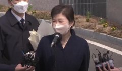 ���Ȼ��ڼ��ſڱ��Ӿ�ƿ,������һ������